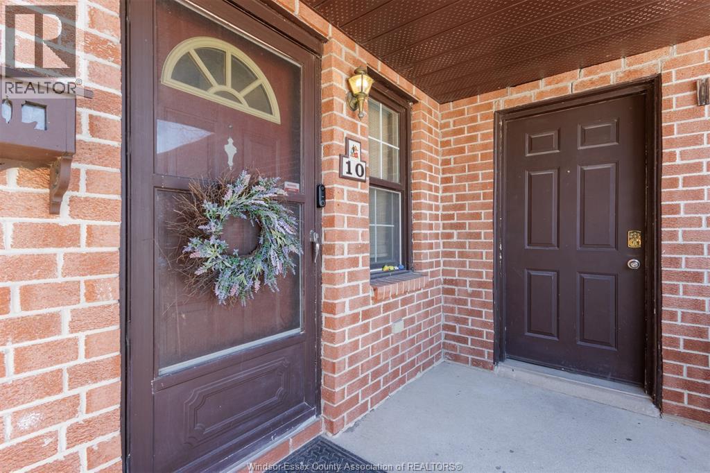 10 Balmoral Court, Kingston — photograph 2