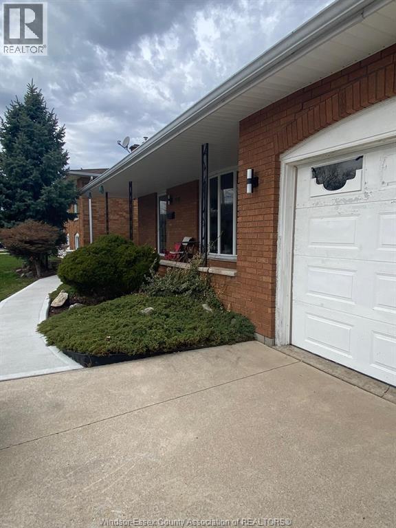 1616 Burwell Court, Windsor — photograph 2