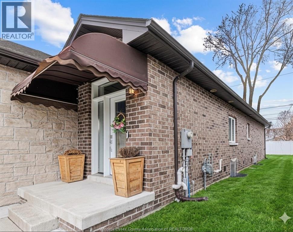 2554 Olive, Windsor — photograph 2