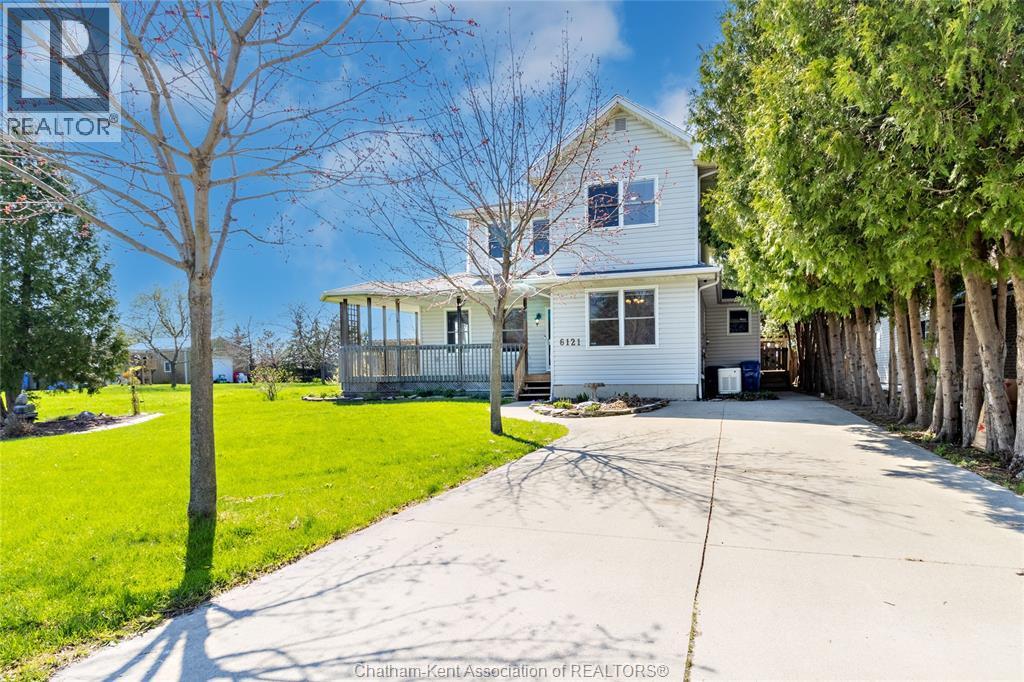 6121 Emerson Avenue, Comber — photograph 2