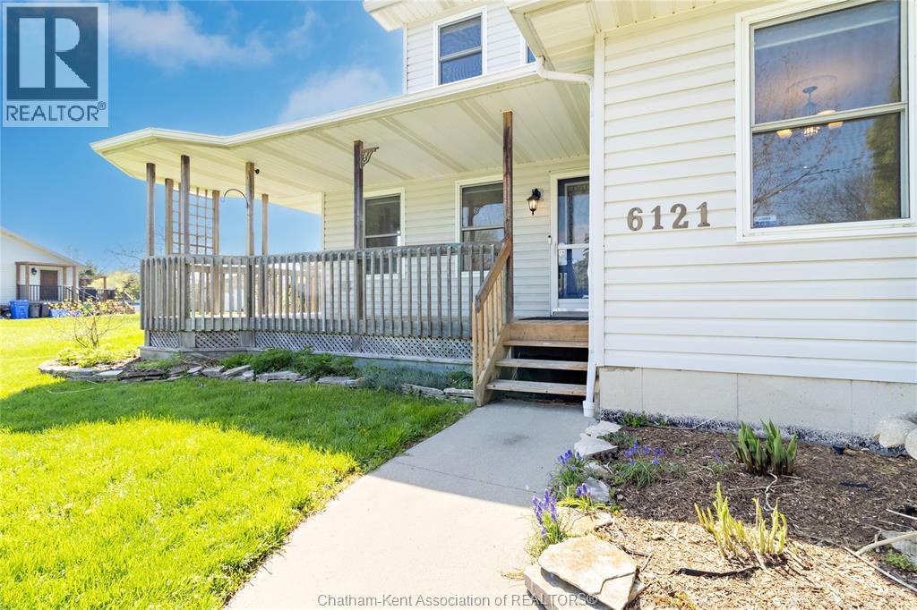 6121 Emerson Avenue, Comber — photograph 3