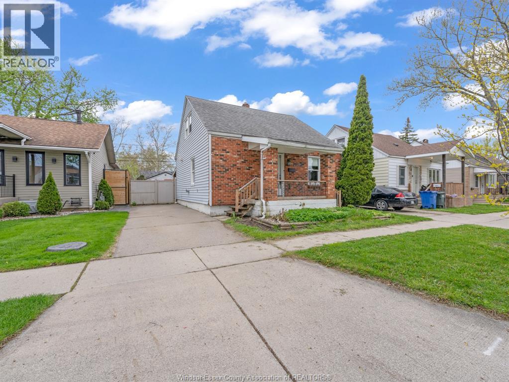 1825 Tourangeau Road, Windsor — photograph 2