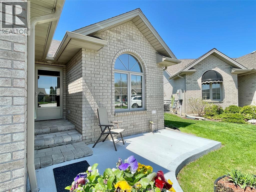 8 Sand Pebble Crescent, Kingsville — photograph 2