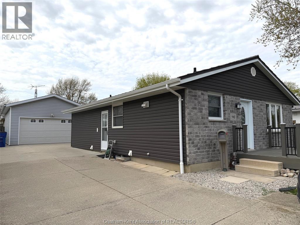 Single Family — 110 Highbury Crescent, Wallaceburg, Ontario