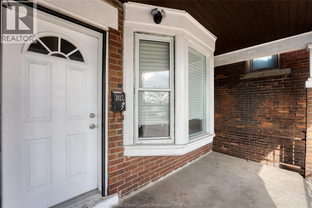 1422 Wyandotte Street, Windsor — photograph 3