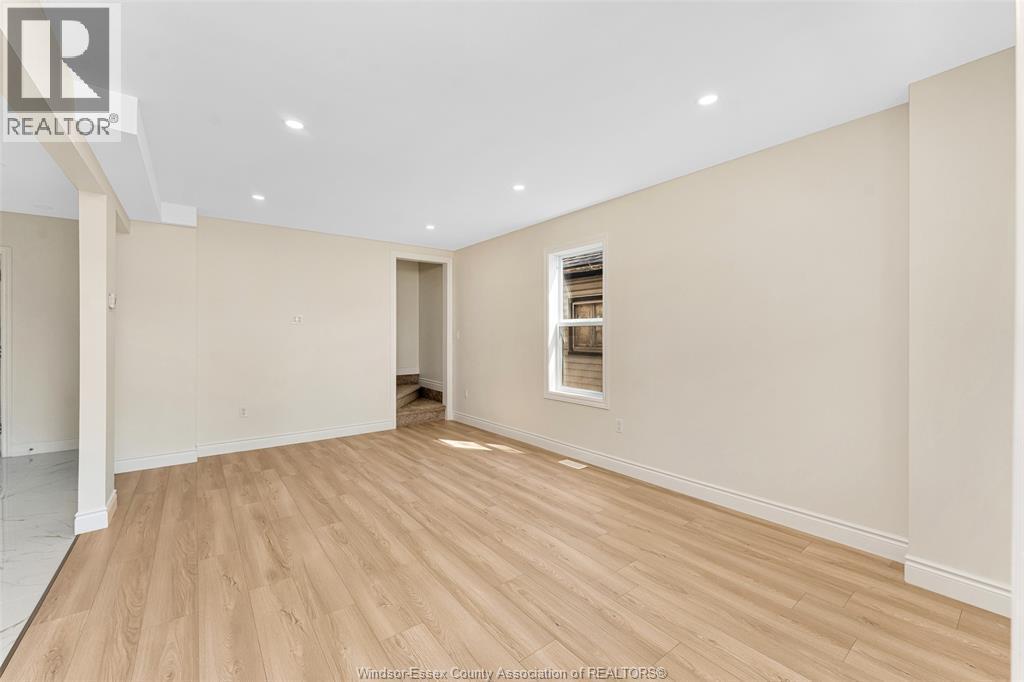 1092 St. Luke, Windsor — photograph 3