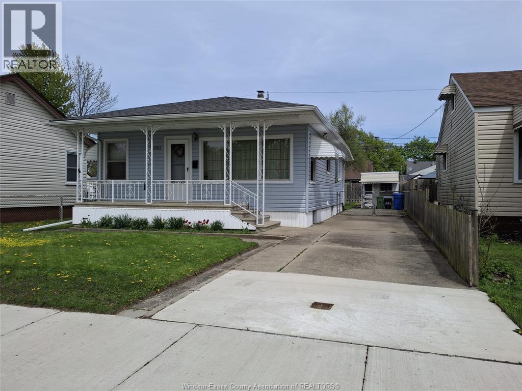 2352 Wellesley, Windsor — primary photograph