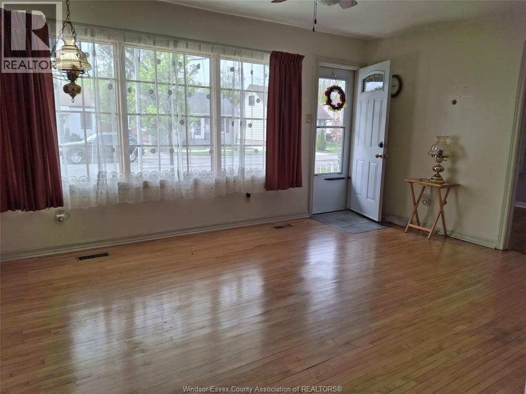 2352 Wellesley, Windsor — photograph 2