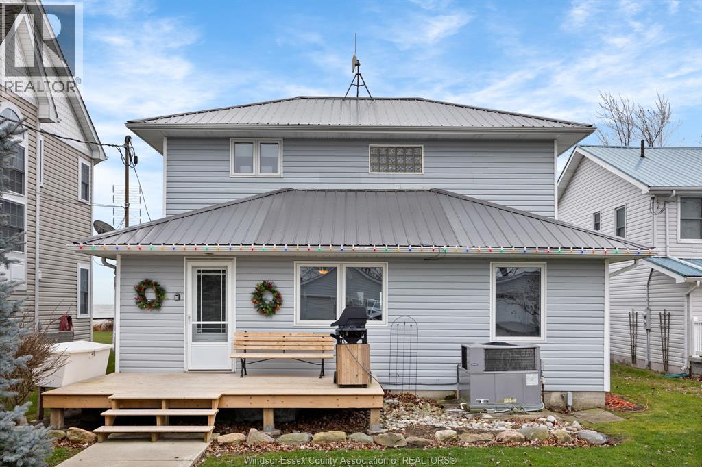 419 Lakeside, Amherstburg — photograph 2