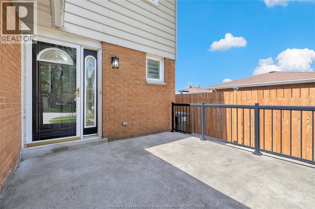 3009 Suffolk Street, Windsor — photograph 2