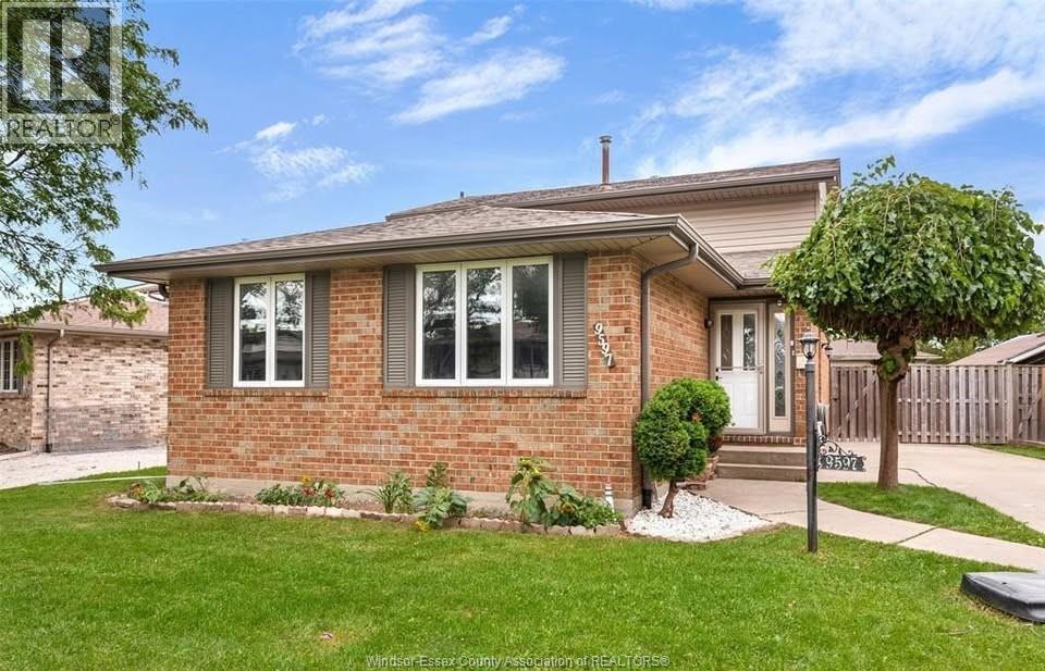 9597 Avery Lane #2, Windsor — primary photograph