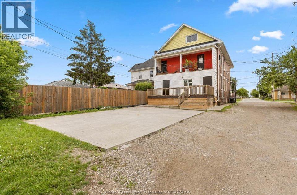 1050 Assumption, Windsor — photograph 2