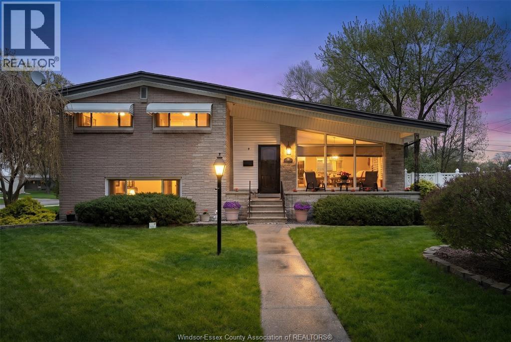 452 Carling Crescent, Windsor — primary photograph