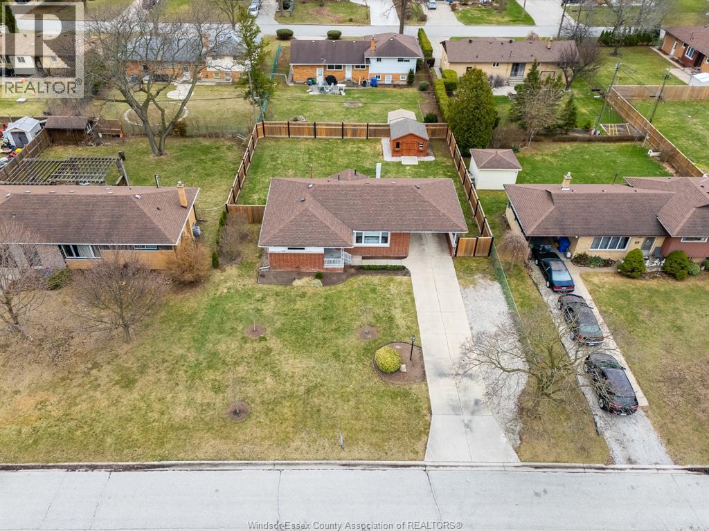 735 Lounsborough, Windsor — photograph 2