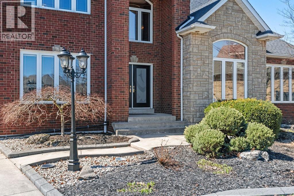696 George Kennedy Way, Lakeshore — photograph 2