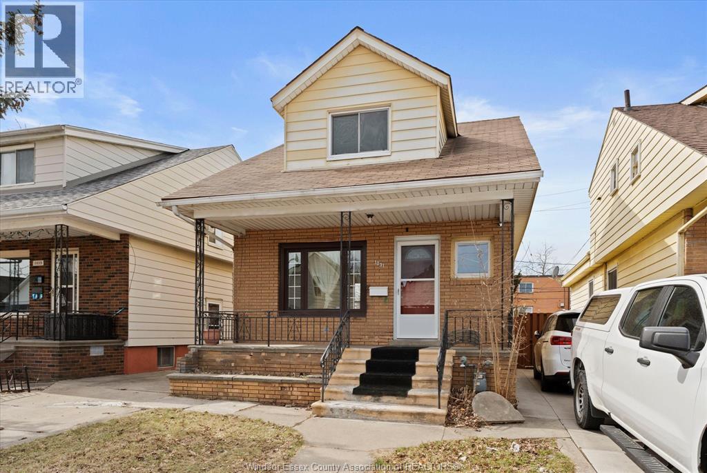 1031 Louis Avenue, Windsor — photograph 2