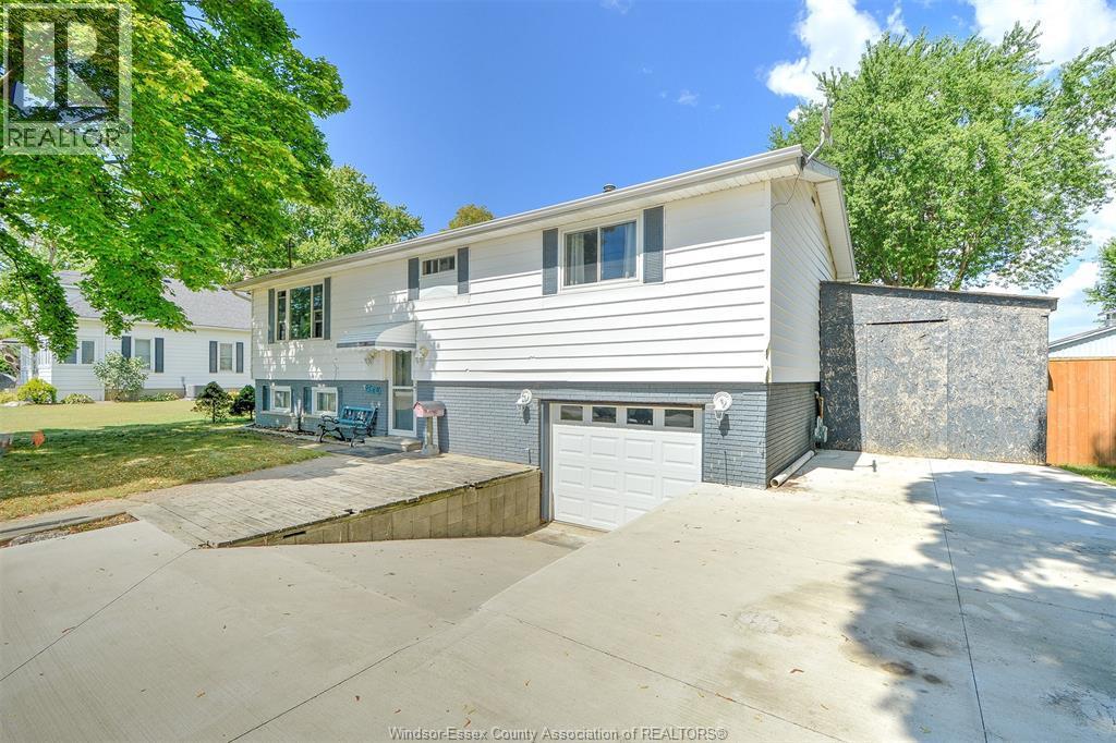 9569 Malden Road, LaSalle — photograph 2