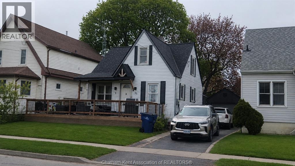 Single Family — 95 Poplar Street, Chatham, Ontario