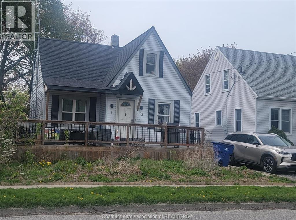 95 Poplar Street, Chatham — photograph 2