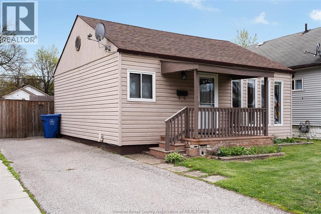 1159 Felix Avenue, Windsor — photograph 2