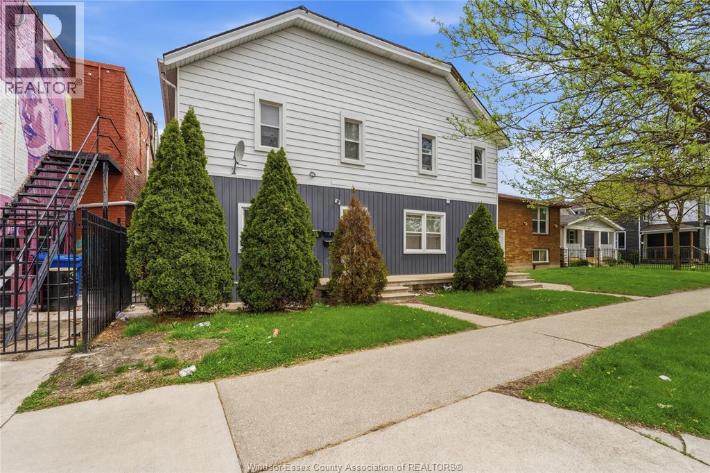 314 Bruce Avenue, Windsor — photograph 2