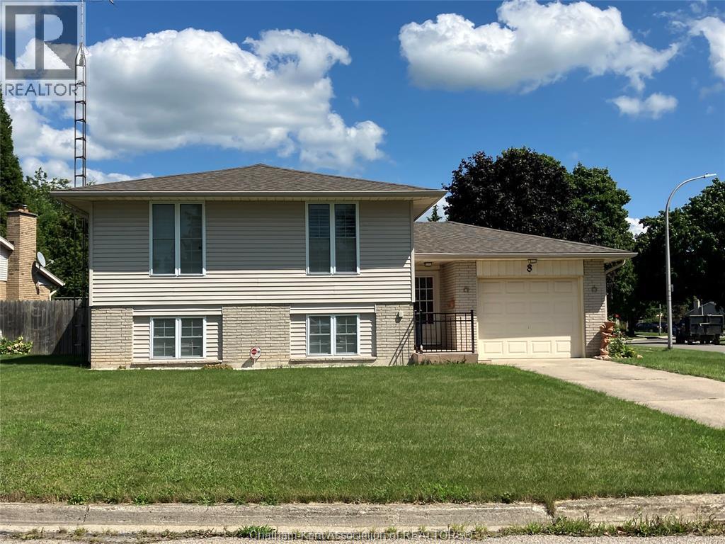 Single Family — 8 Regal Place, Chatham, Ontario