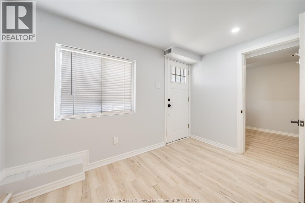 1321 Henry Ford, Windsor — photograph 2