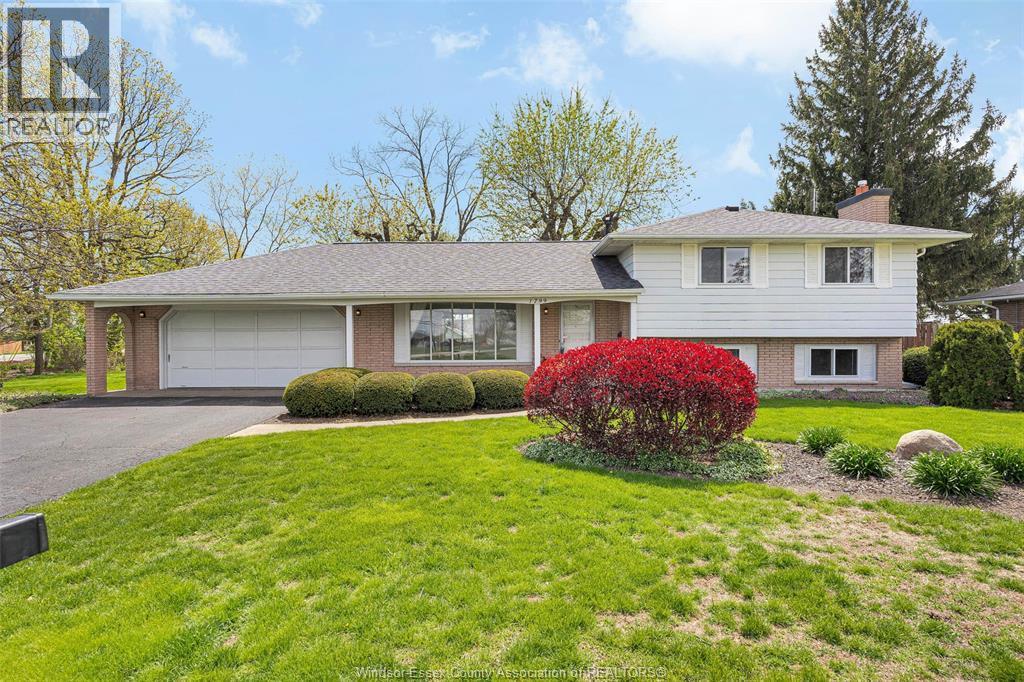 1799 Golfview Drive, LaSalle — photograph 2