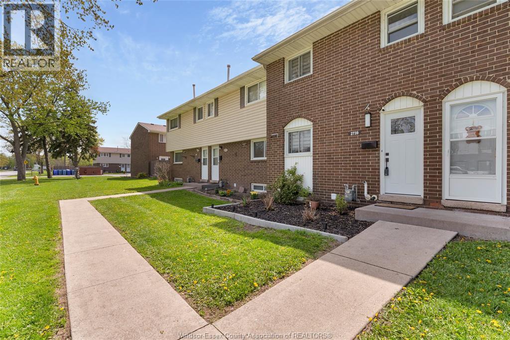 2739 Meadowbrook Lane, Windsor — photograph 2