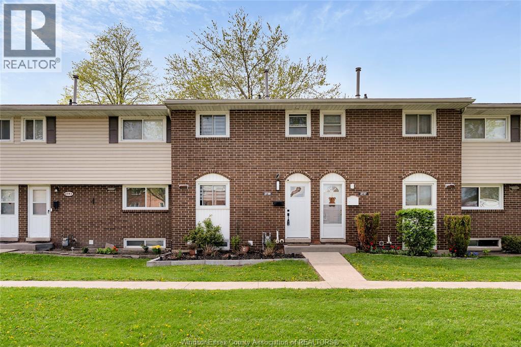 2739 Meadowbrook Lane, Windsor — primary photograph
