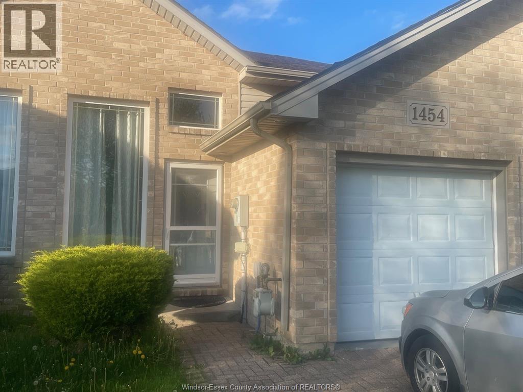 1454 Sagebrush Street, Windsor — photograph 2