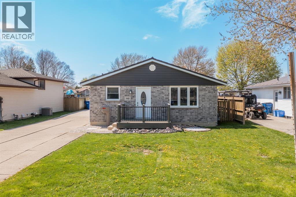 110 Highbury Crescent, Wallaceburg — photograph 2