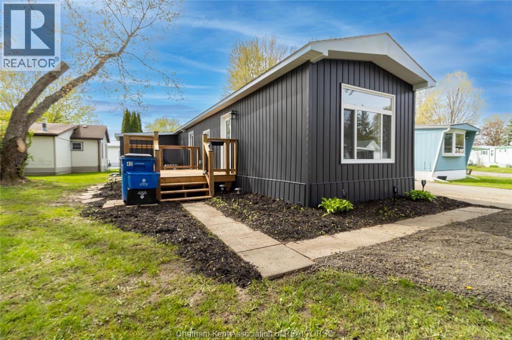 Single Family — 42 London Court, Chatham, Ontario