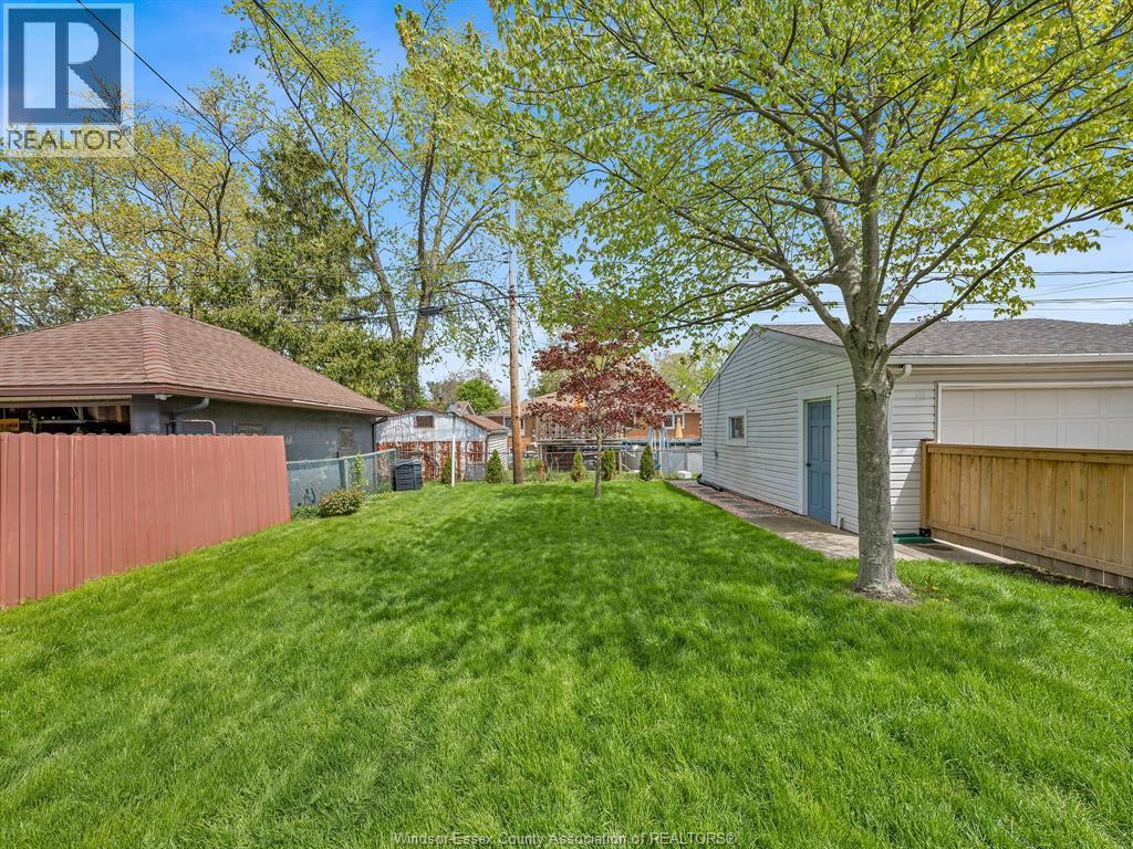 1038 Janisse, Windsor — photograph 2