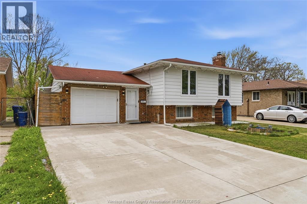 2989 Regis Avenue #LOWER, Windsor — photograph 2