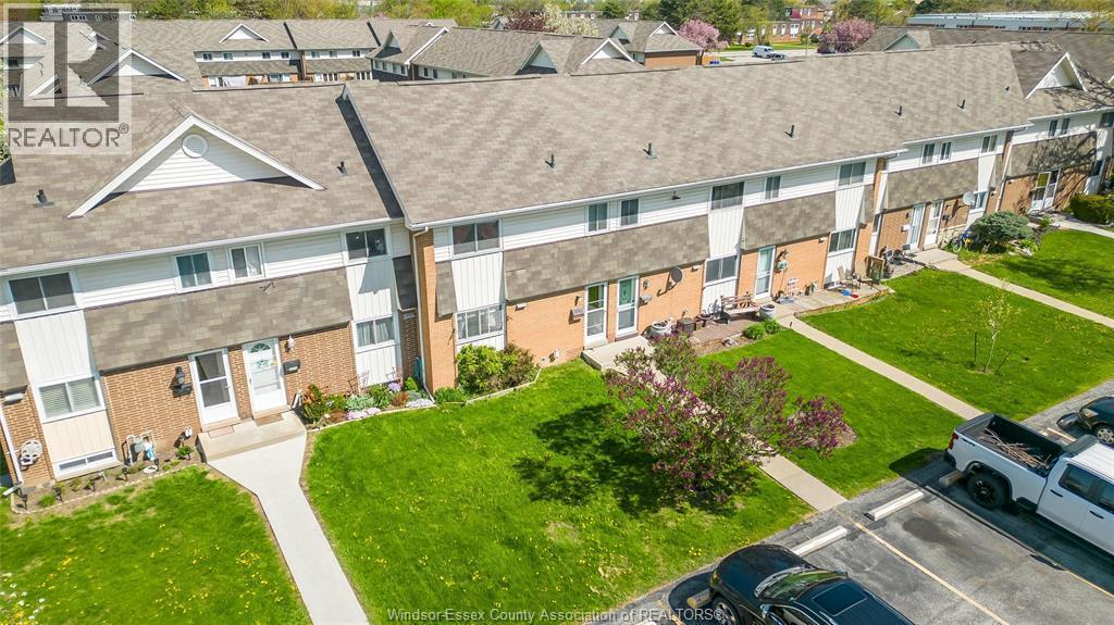 2693 Meadowbrook Lane, Windsor — photograph 3