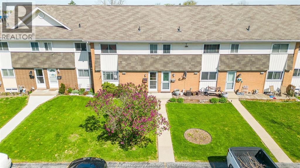 2693 Meadowbrook Lane, Windsor — photograph 2