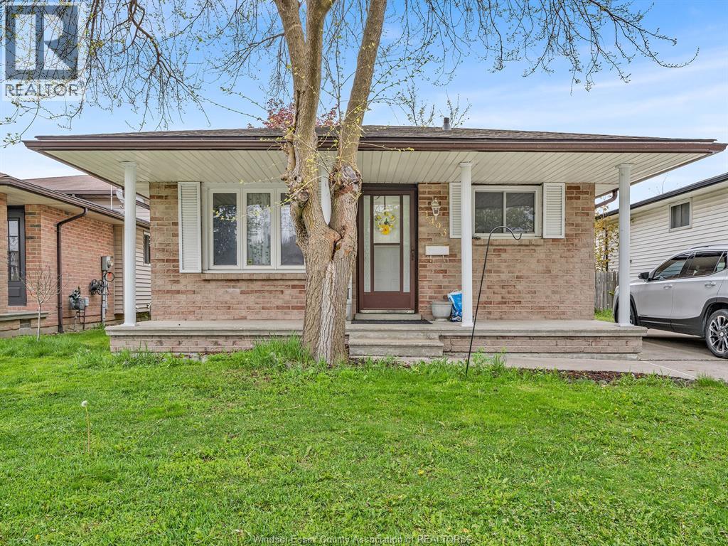 1493 Azalia Crescent, Windsor — photograph 2
