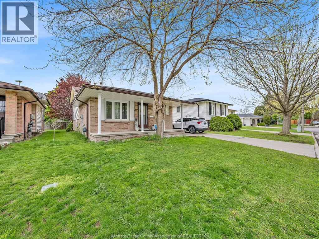 1493 Azalia Crescent, Windsor — photograph 3