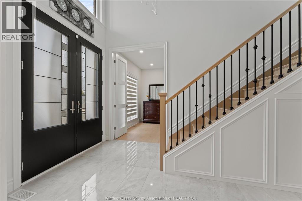 570 Orchard Crescent, Windsor — photograph 2
