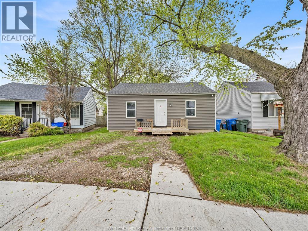 3422 Barrymore, Windsor — primary photograph