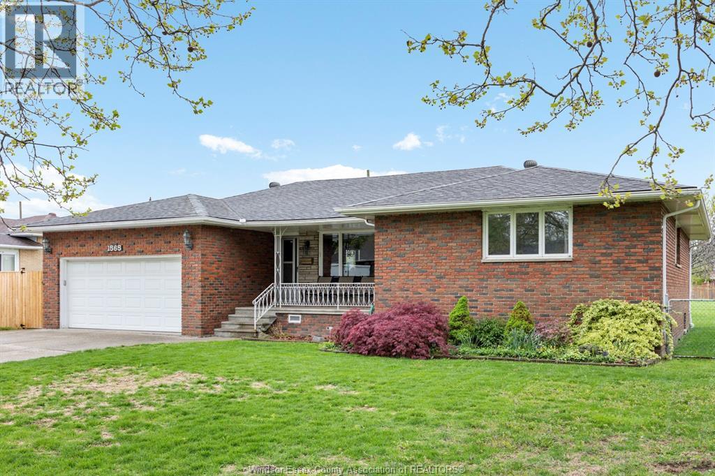 1565 Roxborough, Windsor — primary photograph