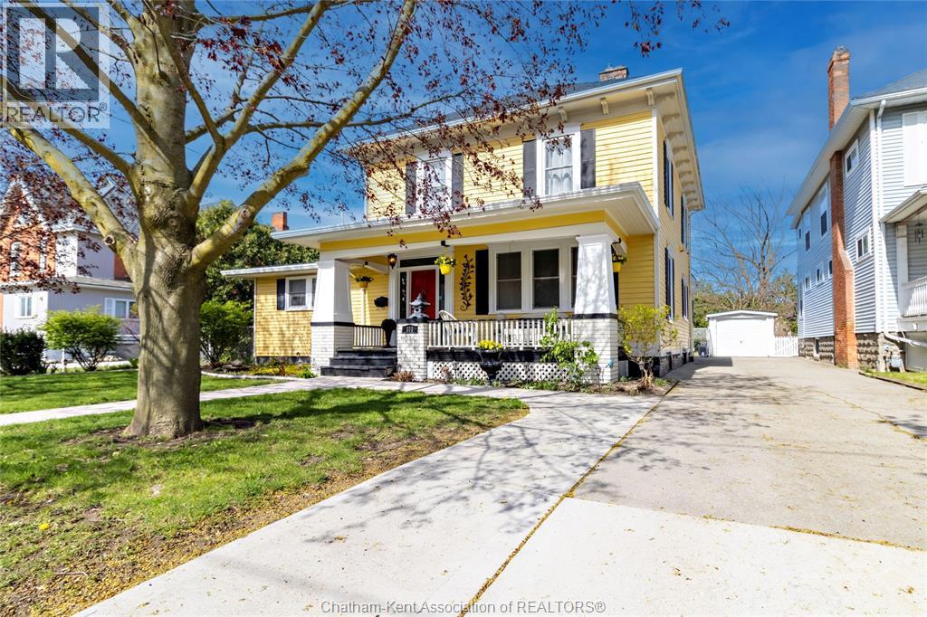 335 Wellington Street, Chatham — photograph 3