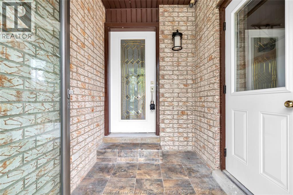 10540 Halstead, Windsor — photograph 2