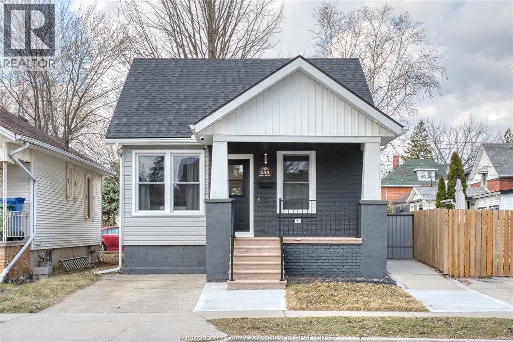 434 Grove Avenue, Windsor — primary photograph