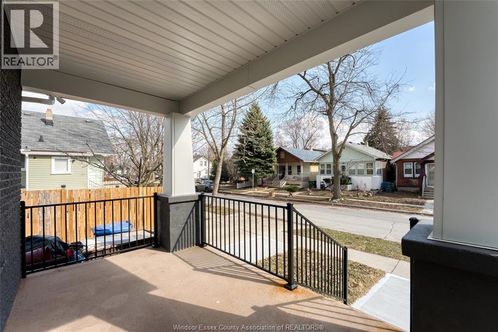 434 Grove Avenue, Windsor — photograph 2