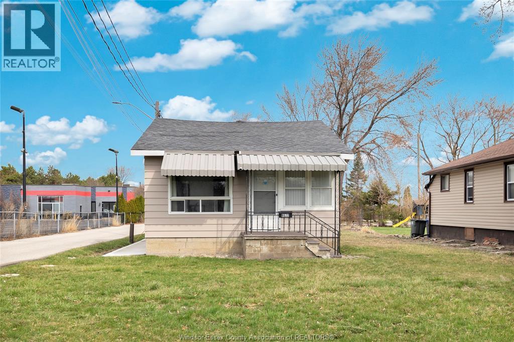 9572 Tecumseh Road, Windsor — photograph 3