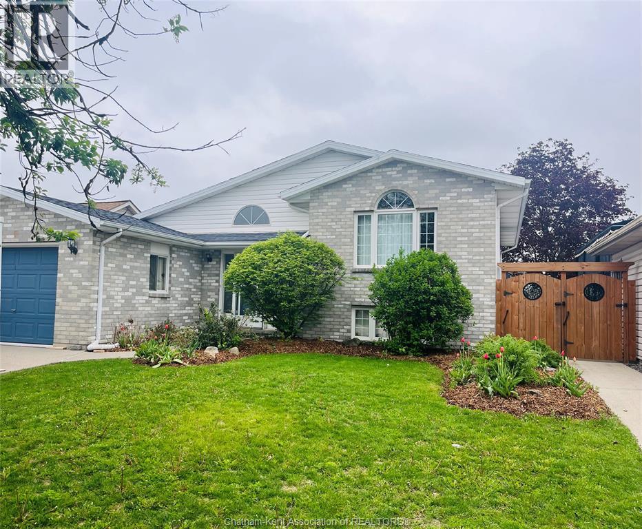 1553 Blairwood Crescent, Windsor — primary photograph