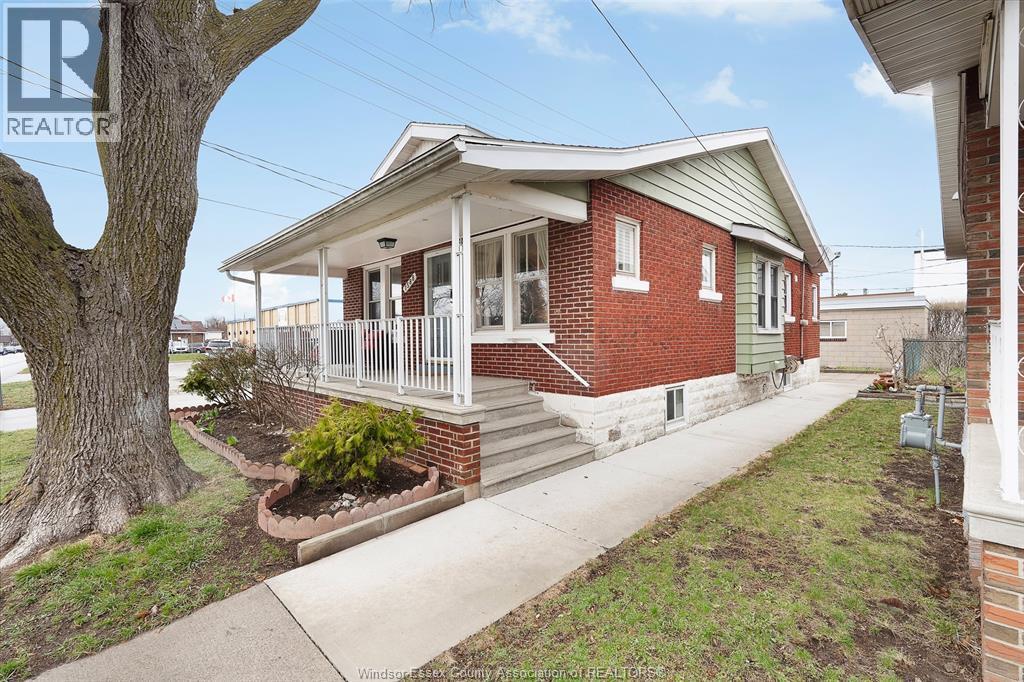 1588 Marentette Avenue, Windsor — photograph 3