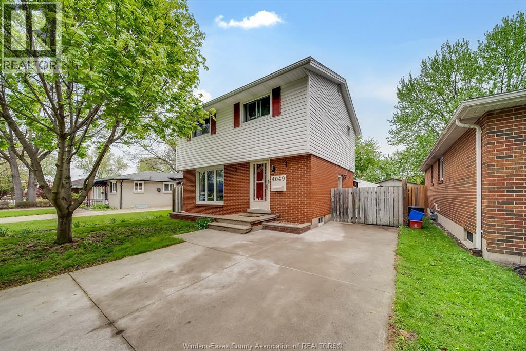 4049 Whitney Avenue, Windsor — primary photograph